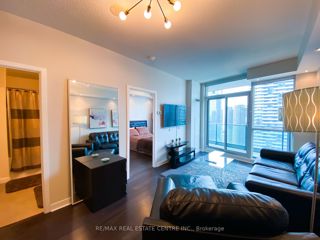 3213 - 33 Bay St