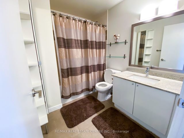 3213 - 33 Bay St
