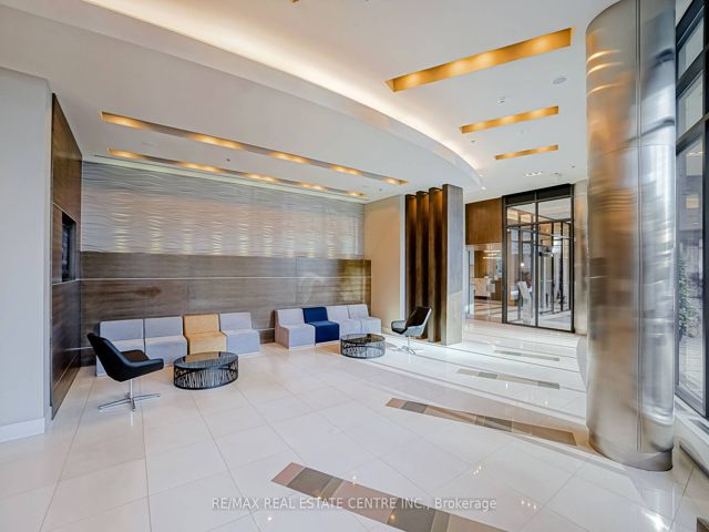 3213 - 33 Bay St