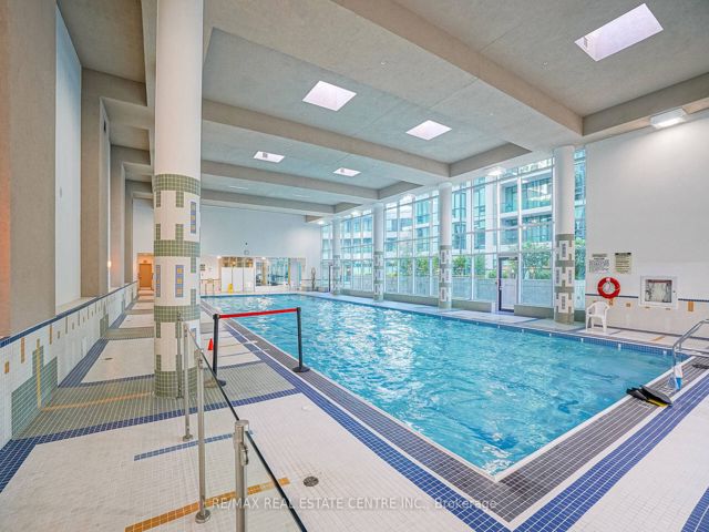 3213 - 33 Bay St