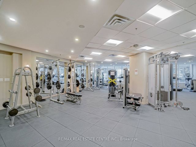 3213 - 33 Bay St