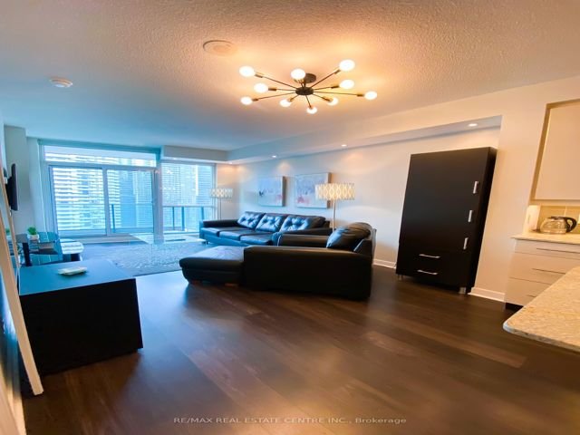 3213 - 33 Bay St