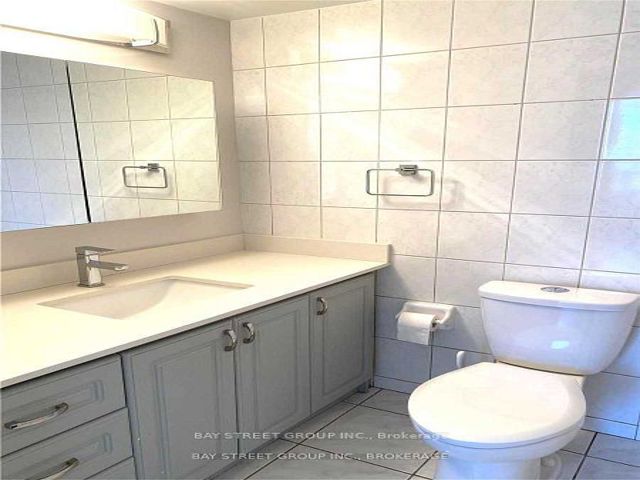 209 - 117 Gerrard St