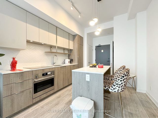 809 - 15 Holmes Ave