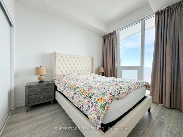 809 - 15 Holmes Ave