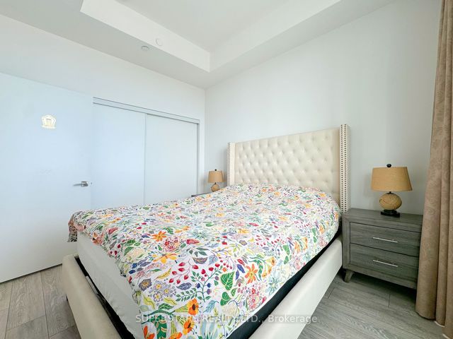 809 - 15 Holmes Ave