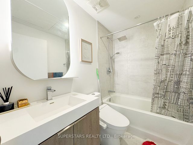 809 - 15 Holmes Ave