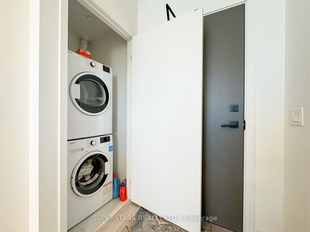 809 - 15 Holmes Ave