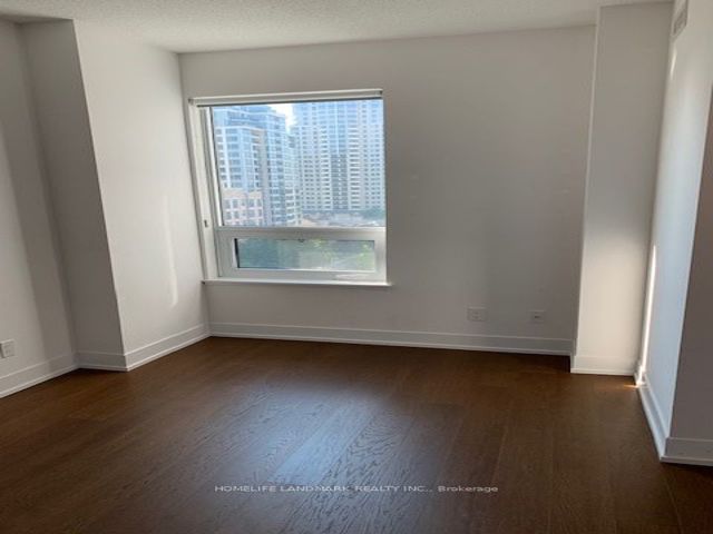718 - 7 Kenaston Gdns E