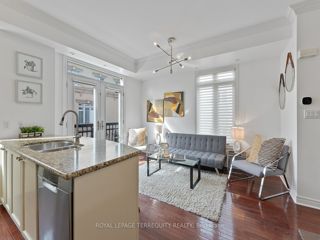 11 - 60 Carr St