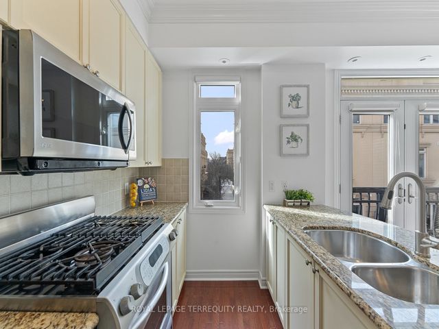 11 - 60 Carr St
