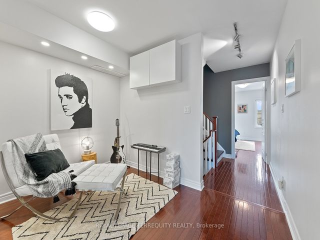 11 - 60 Carr St