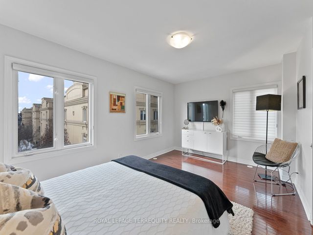 11 - 60 Carr St