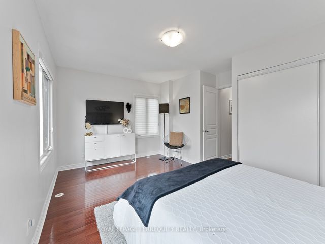 11 - 60 Carr St