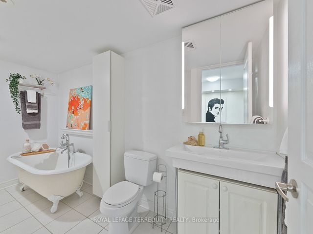11 - 60 Carr St