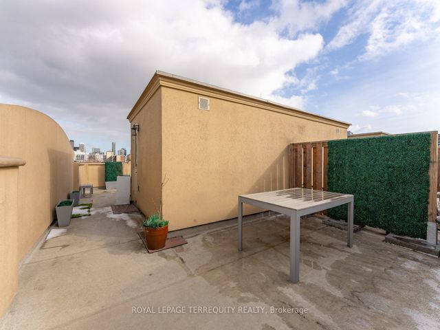 11 - 60 Carr St