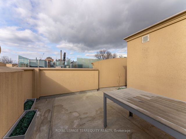 11 - 60 Carr St