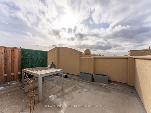 11 - 60 Carr St