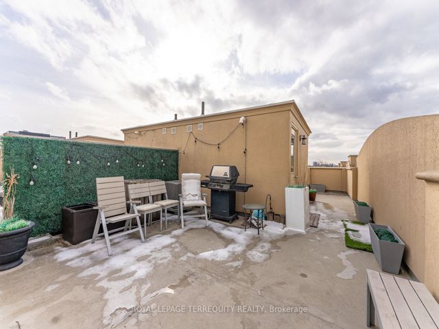 11 - 60 Carr St