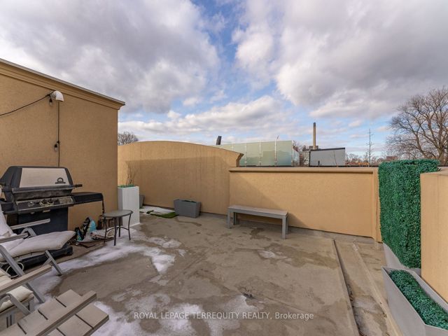 11 - 60 Carr St