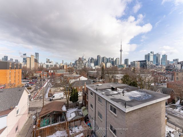 11 - 60 Carr St