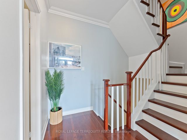 11 - 60 Carr St