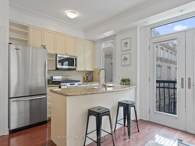 11 - 60 Carr St