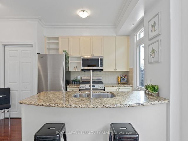 11 - 60 Carr St