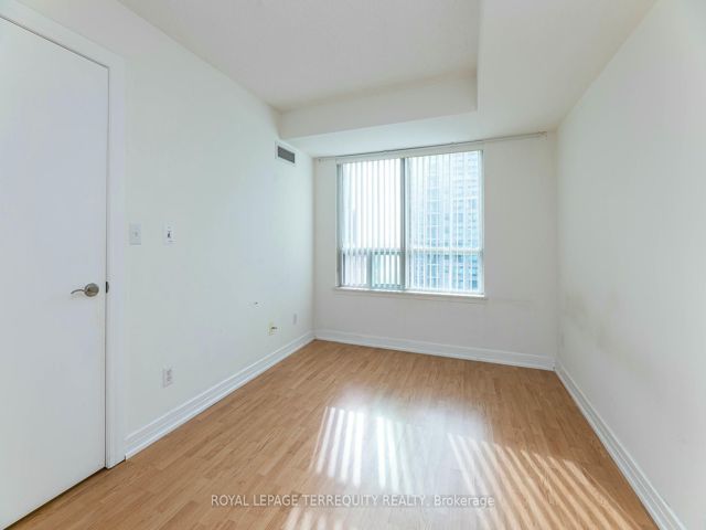 1505 - 16 Harrison Garden Blvd