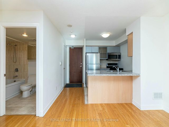 1505 - 16 Harrison Garden Blvd