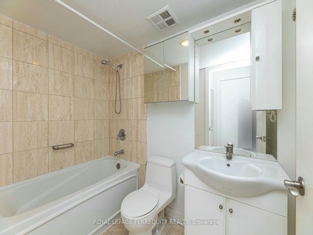 1505 - 16 Harrison Garden Blvd