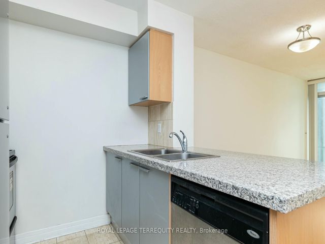 1505 - 16 Harrison Garden Blvd