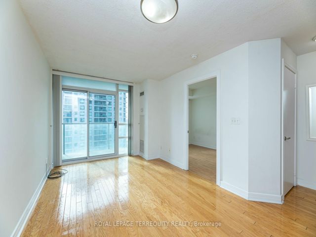 1505 - 16 Harrison Garden Blvd