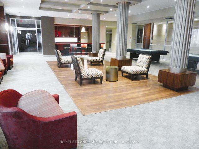 305 - 761 Bay St