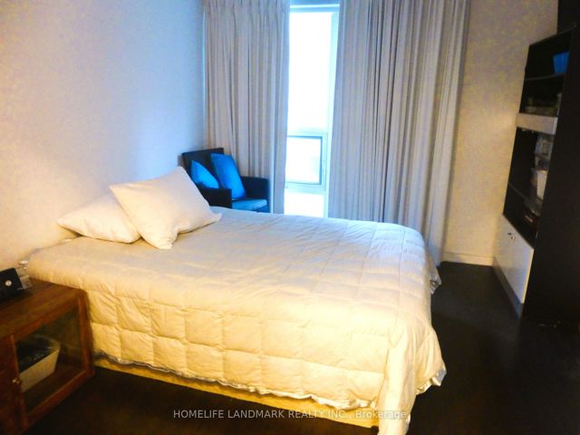 305 - 761 Bay St