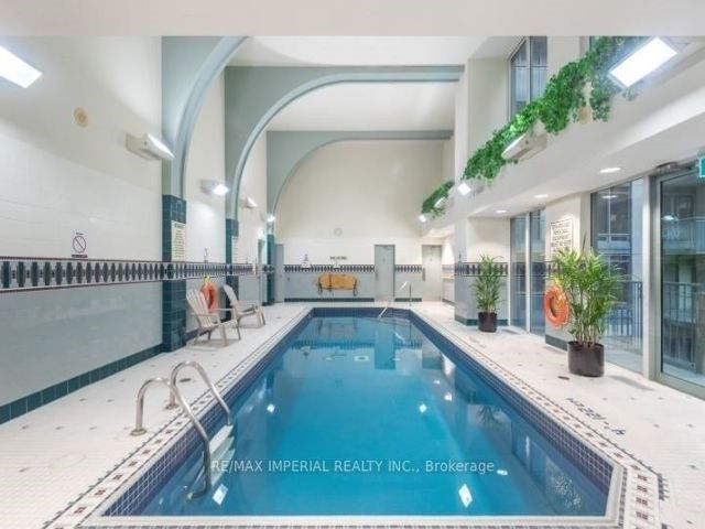 1315 - 7 King St E
