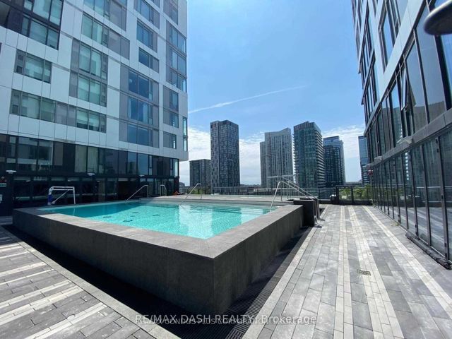 1511E - 576 Front St W