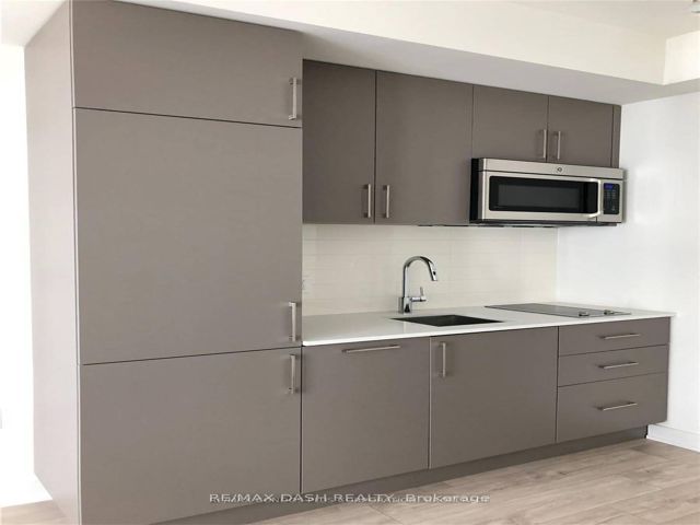1511E - 576 Front St W