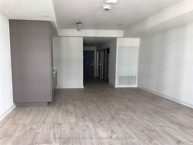 1511E - 576 Front St W