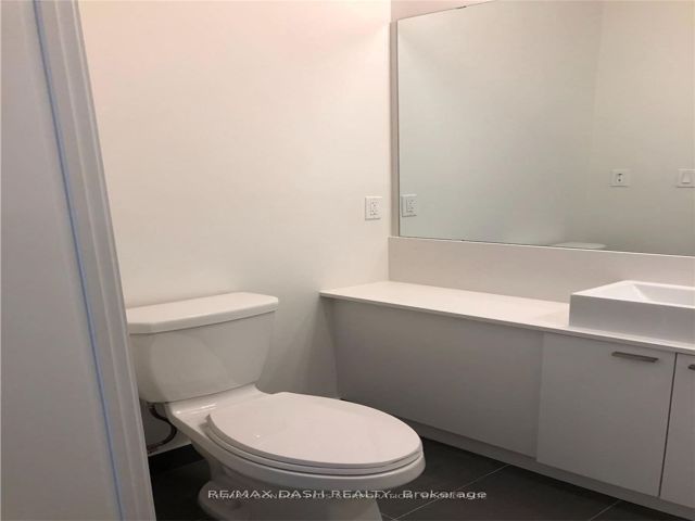 1511E - 576 Front St W
