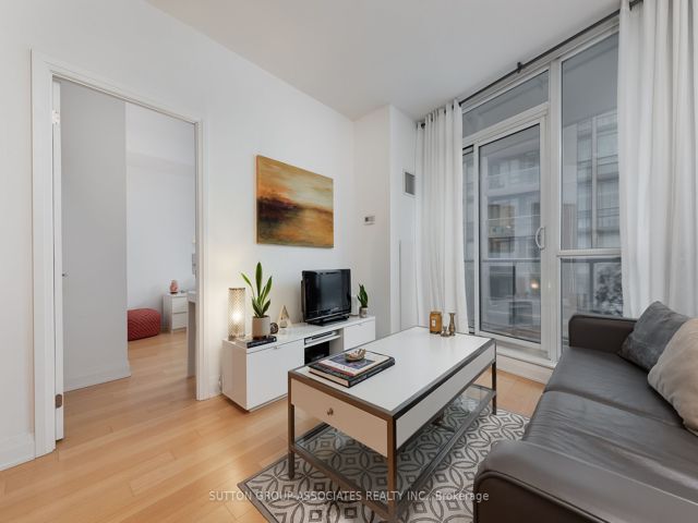 1406 - 530 St Clair Ave W