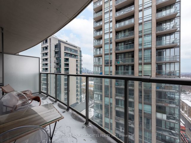 1406 - 530 St Clair Ave W