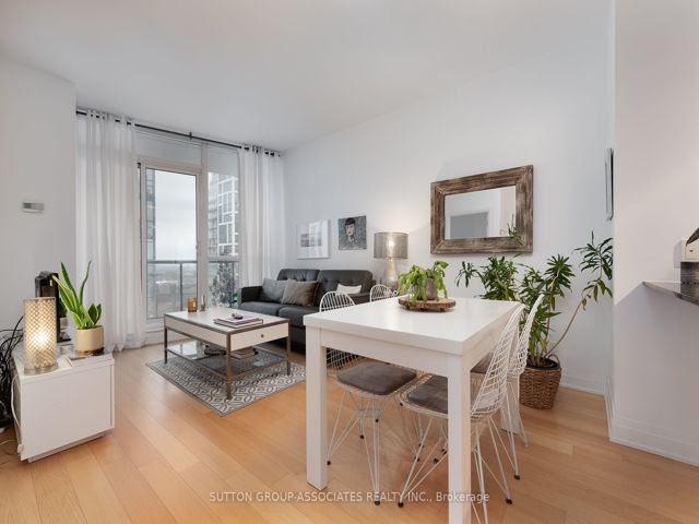 1406 - 530 St Clair Ave W