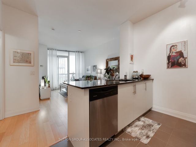 1406 - 530 St Clair Ave W