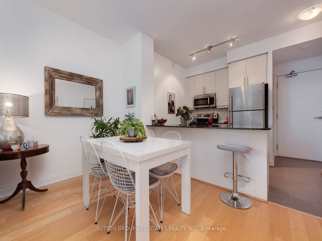 1406 - 530 St Clair Ave W