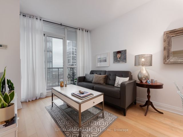 1406 - 530 St Clair Ave W