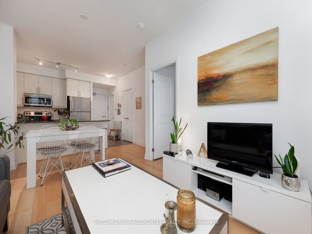 1406 - 530 St Clair Ave W