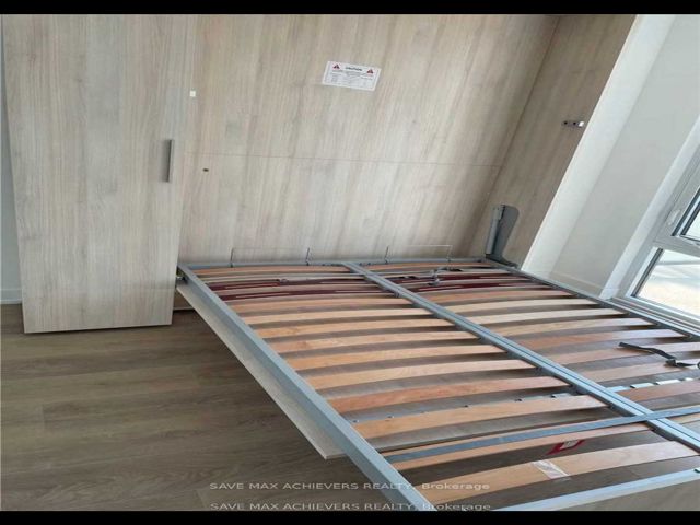 1410 - 501 Yonge St