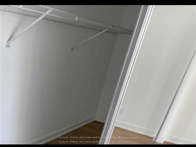 1410 - 501 Yonge St