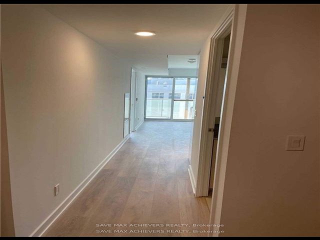 1410 - 501 Yonge St